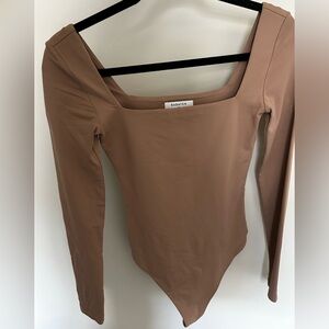 Babaton Contour Squareneck Longsleeve Bodysuit